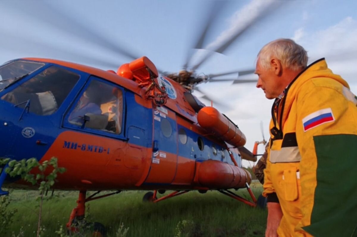    В этом году к борьбе с огнём привлекли дополнительные силы и средства. Так, в Якутию переброшено 555 специалистов федеральной «Авиалесоохраны» и «Авиалесоохраны» 5 регионов Сибири и Дальнего Востока.