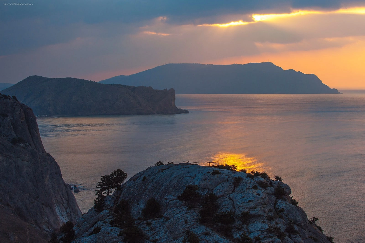 Судакская бухта, мысы Алчак, Меганом. Фото: Н. Кононов