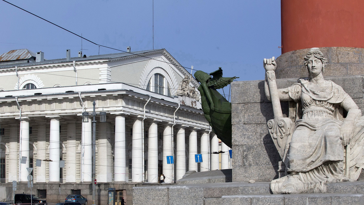    Санкт-Петербург. Вид на здание СПБ Биржи. (Фото Замира Усманова / ТАСС)