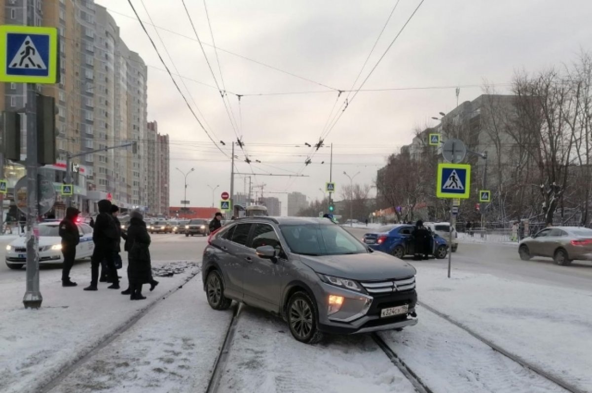    Нетрезвая девушка на Chevrolet спровоцировала ДТП в Екатеринбурге