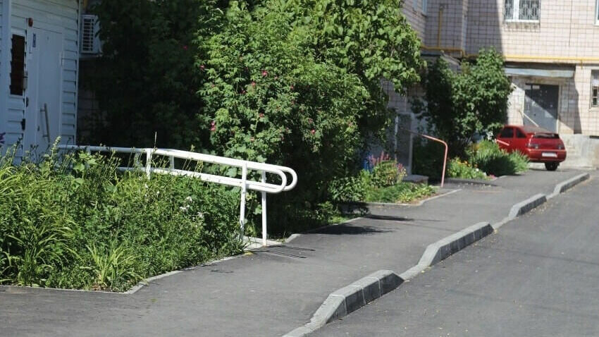     В Ижевске в 2023 году благоустроят 20 дворов, которые стали победителями конкурсного отборе за включение в нацпроект «Жилье и городская среда». Об этом на своих страницах в соцсетях рассказал глава города Олег Бекмеметьев.