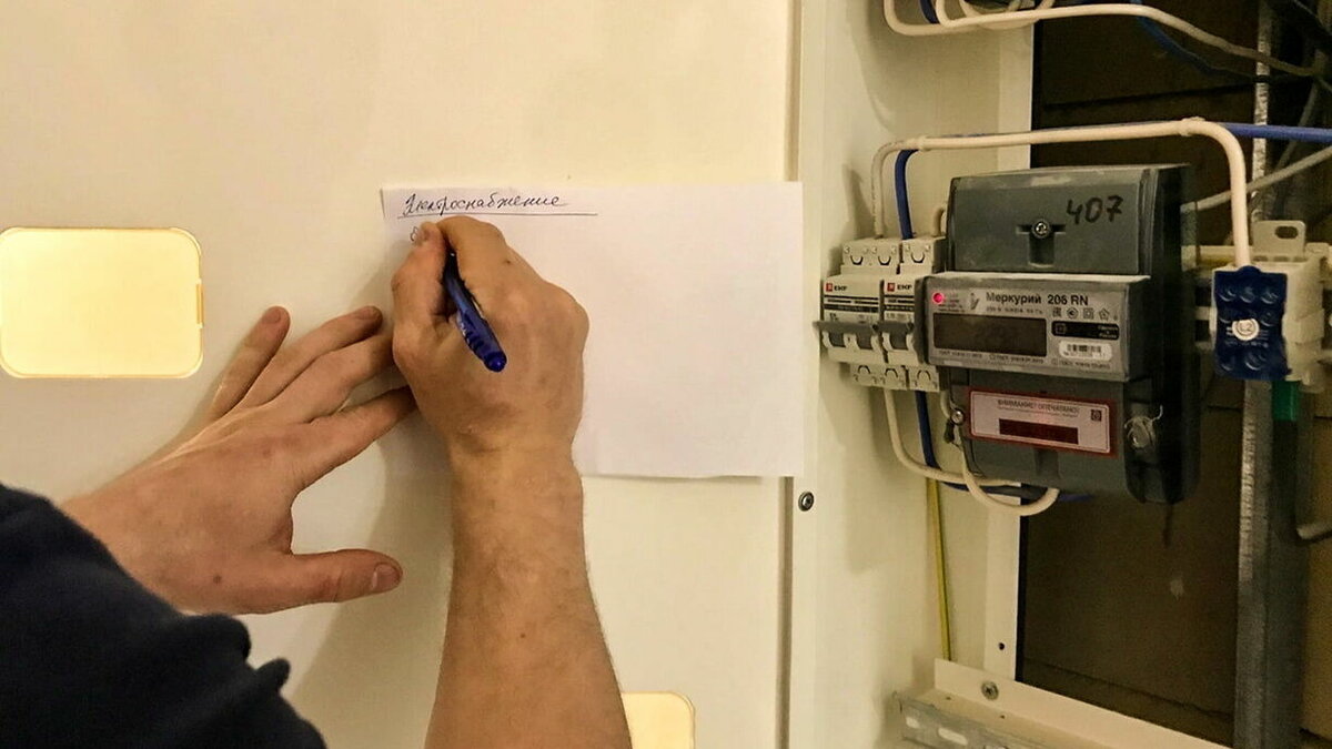     Законодательство не предусматривает списание коммунального долга по желанию собственника жилья или квартиросъемщика. Однако этот долг может быть списан в случае признания гражданина банкротом, сообщил RostovGazeta юрист Антон Габович.