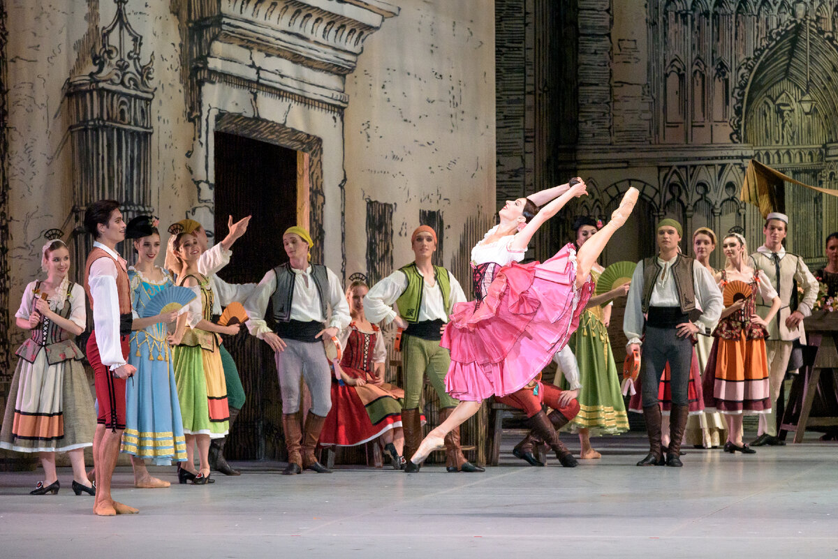 Сцена из спектакля «Дон Кихот». Китри — Елена Чернова