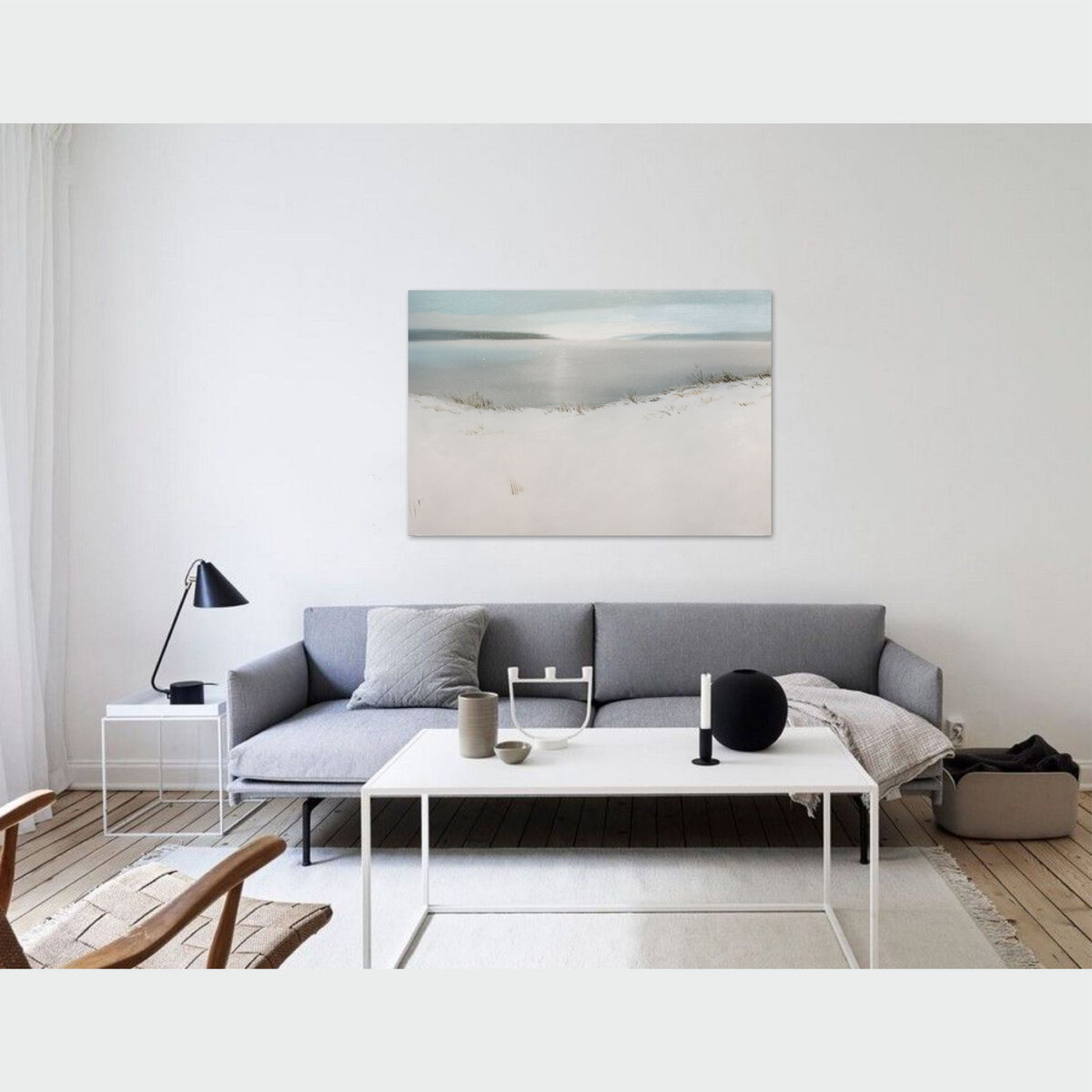 Художник Анастасия Попова. Картина "Зима пришла" в современном интерьере гостиной.