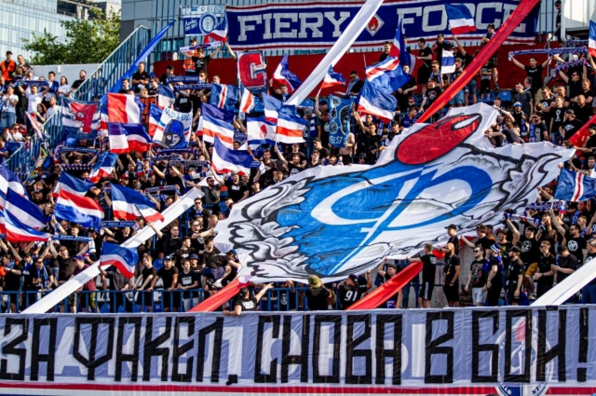    Болельщик воронежского «Факела» установил флаг клуба на Северном полюсе