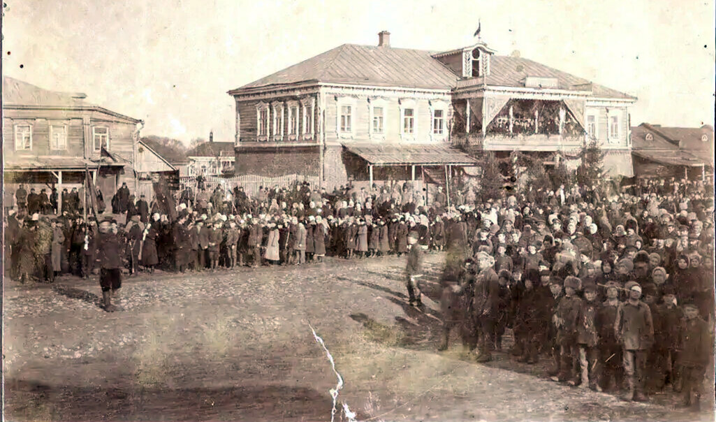 Праздник Октябрьской революции в Серебряных Прудах. 1918 г.