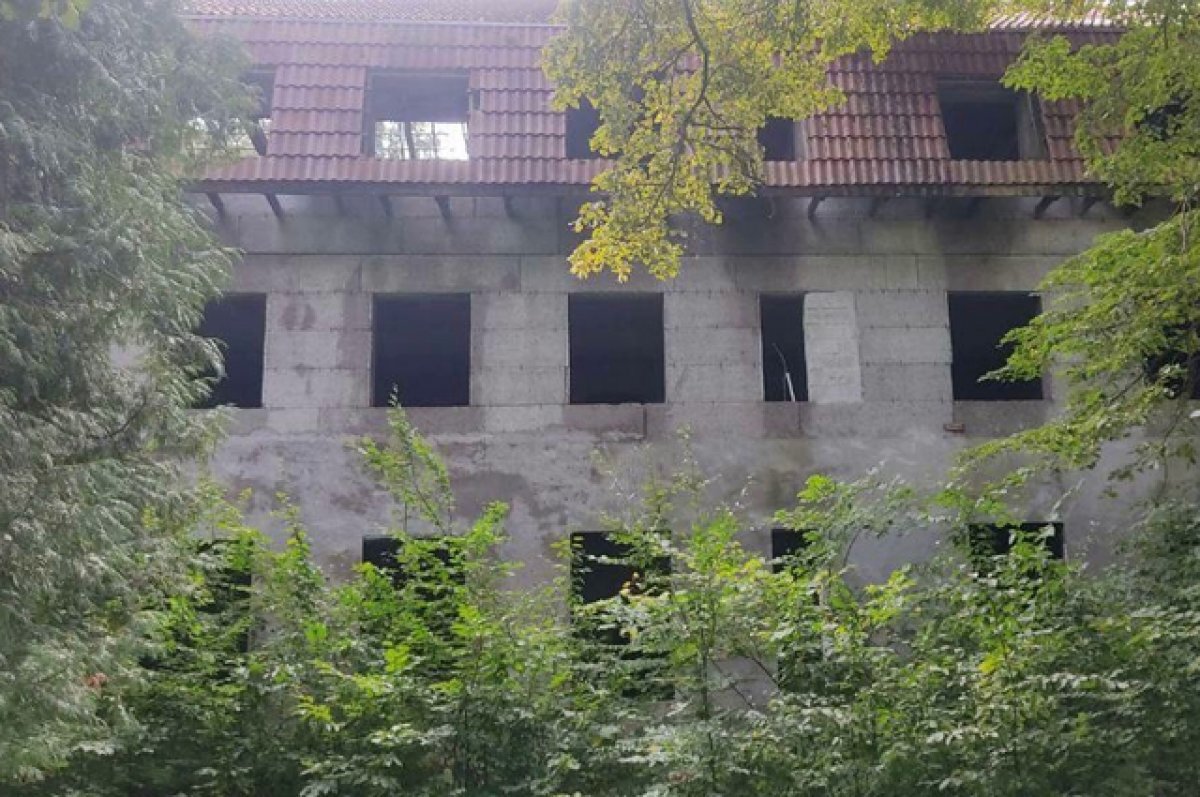    Прокуратура требует ограничить доступ к заброшенному зданию в п. Северный