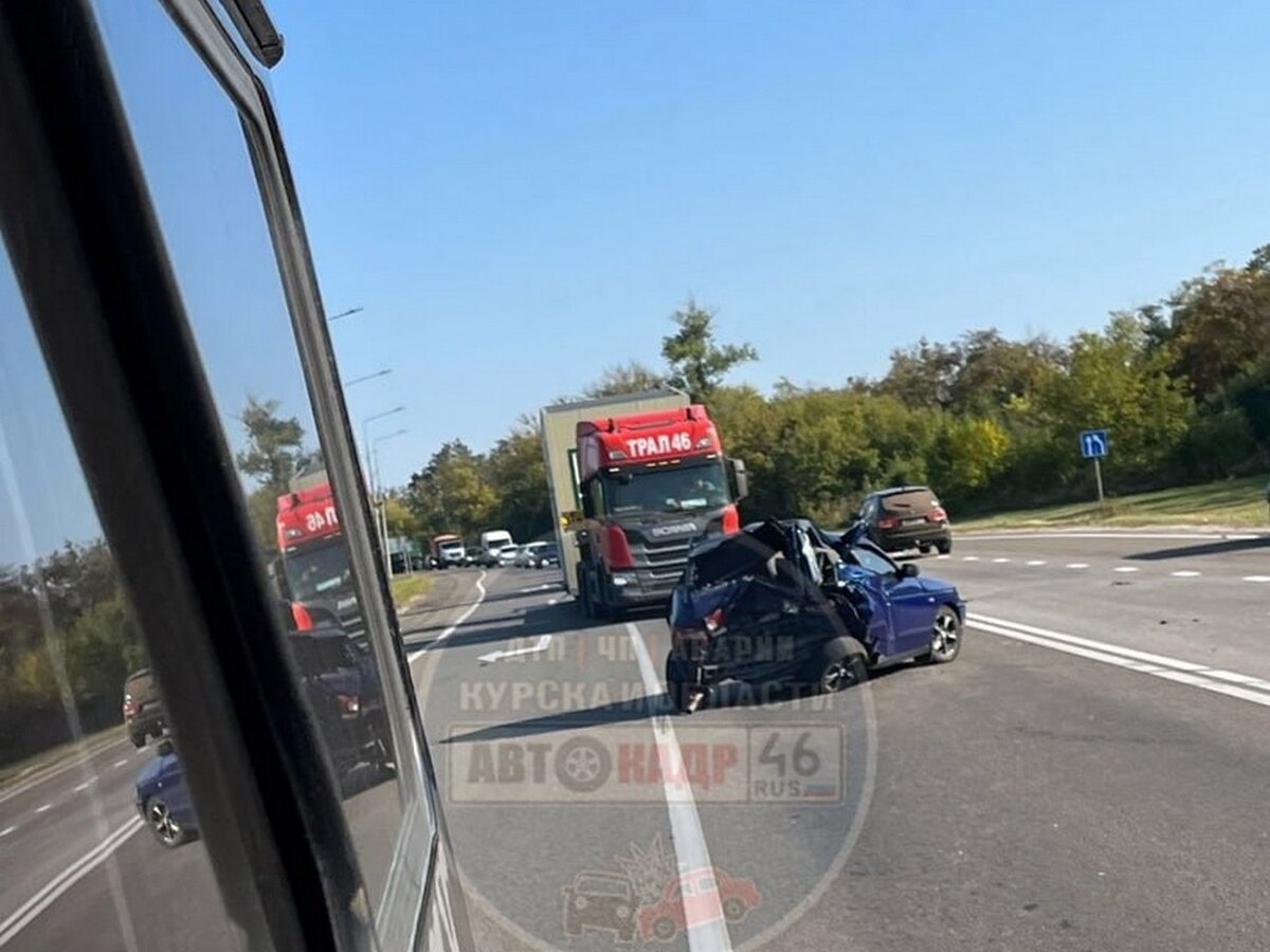    В Курске автобус врезался в ВАЗ, пострадали женщина и девушка