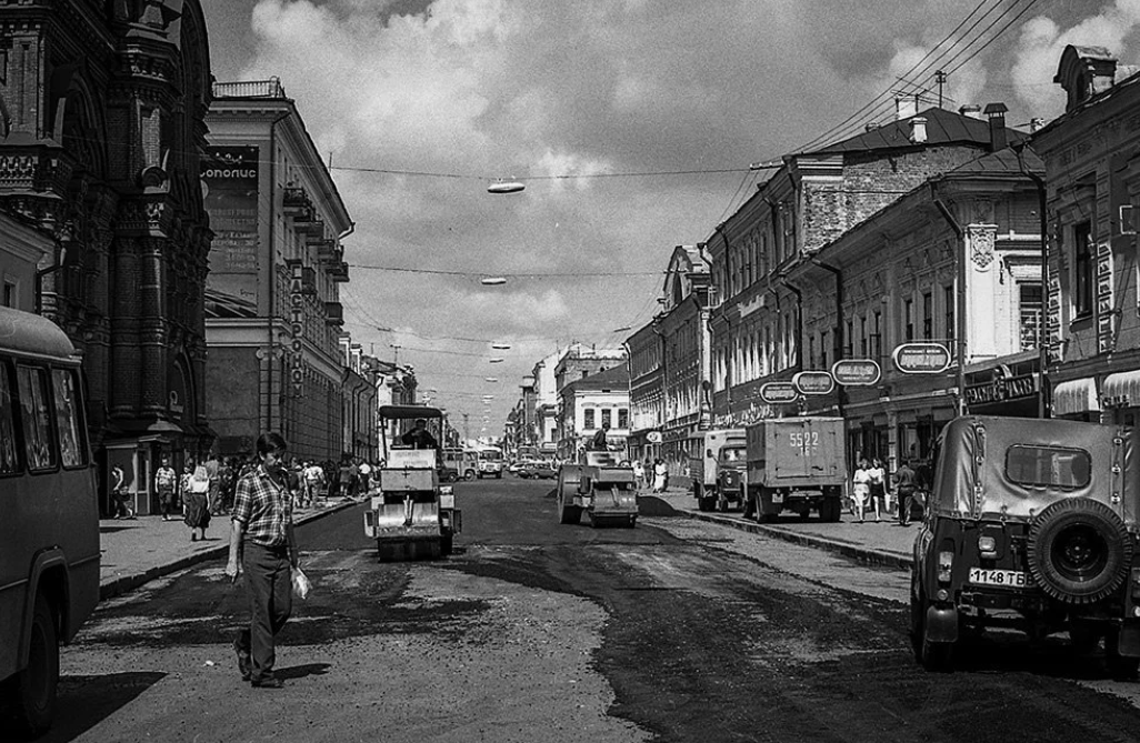 Советский татарстан. Улица Баумана 1990. Улица Баумана Казань 1980. Казань Баумана 1990. Казань 90х улица Баумана.