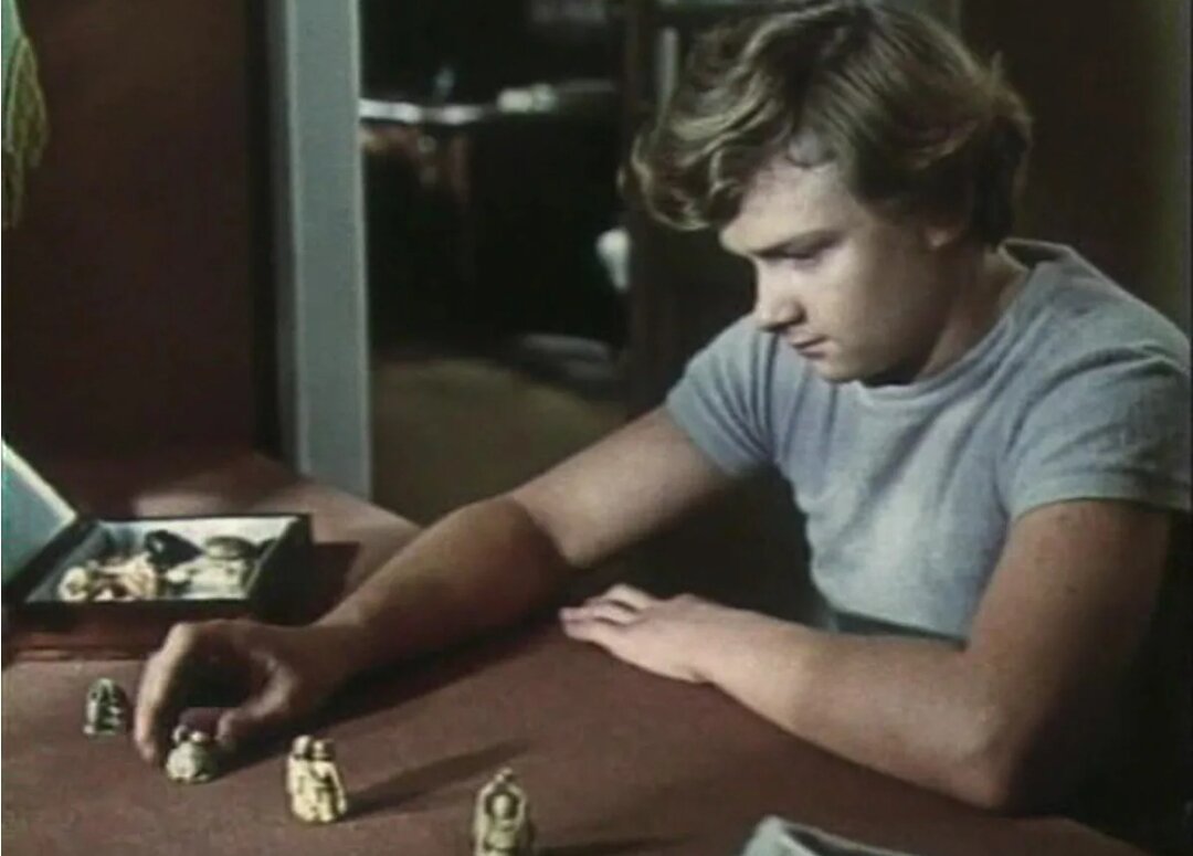 Изображение со страницы https://www.kino-teatr.ru/kino/news/y2022/7-5/28589/foto/254776/