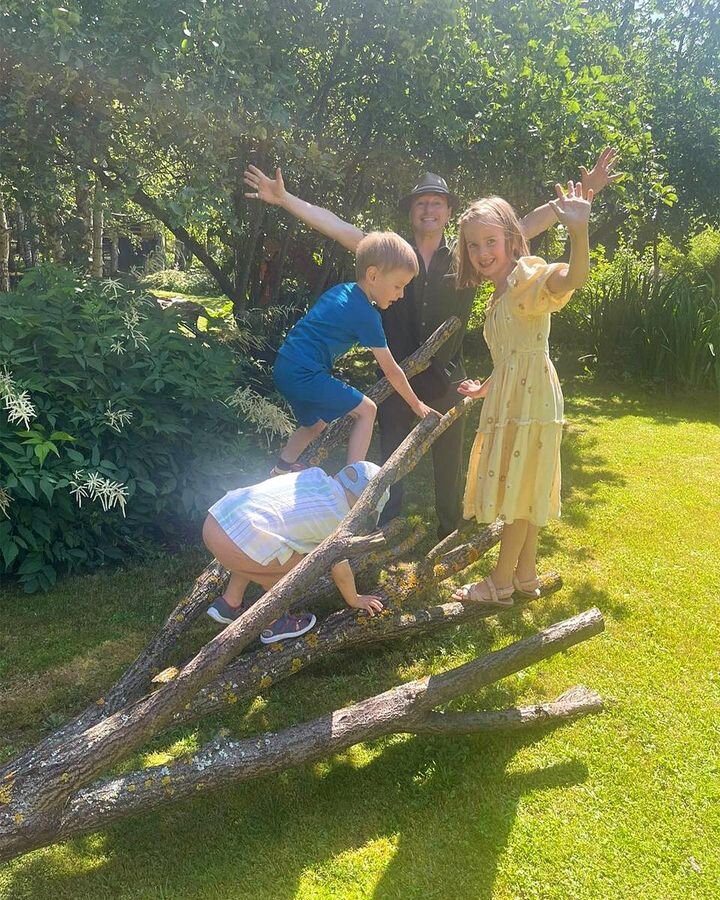    Сергей Безруков со всеми детьмиСоцсети