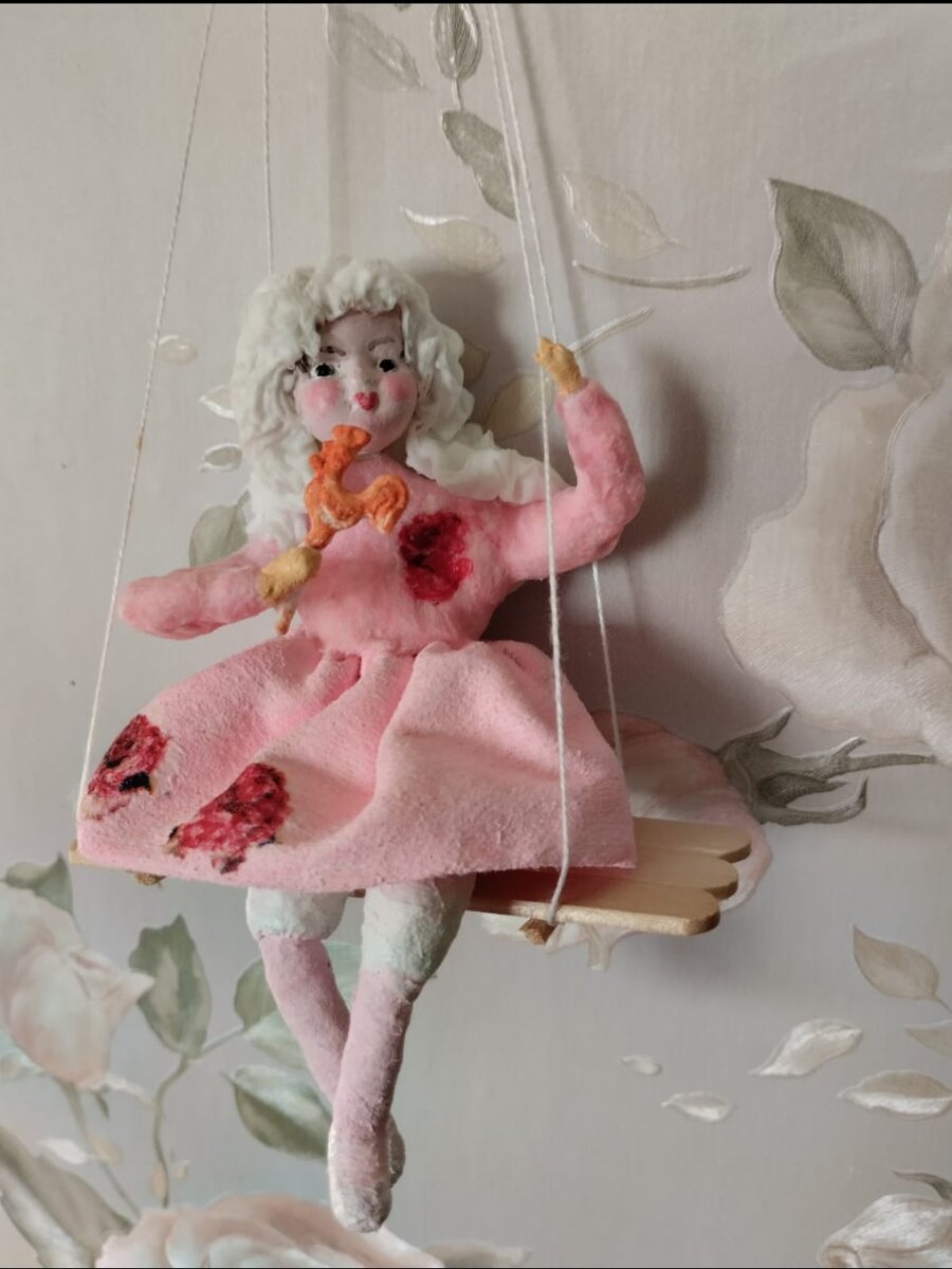 Девочка на качелях. 