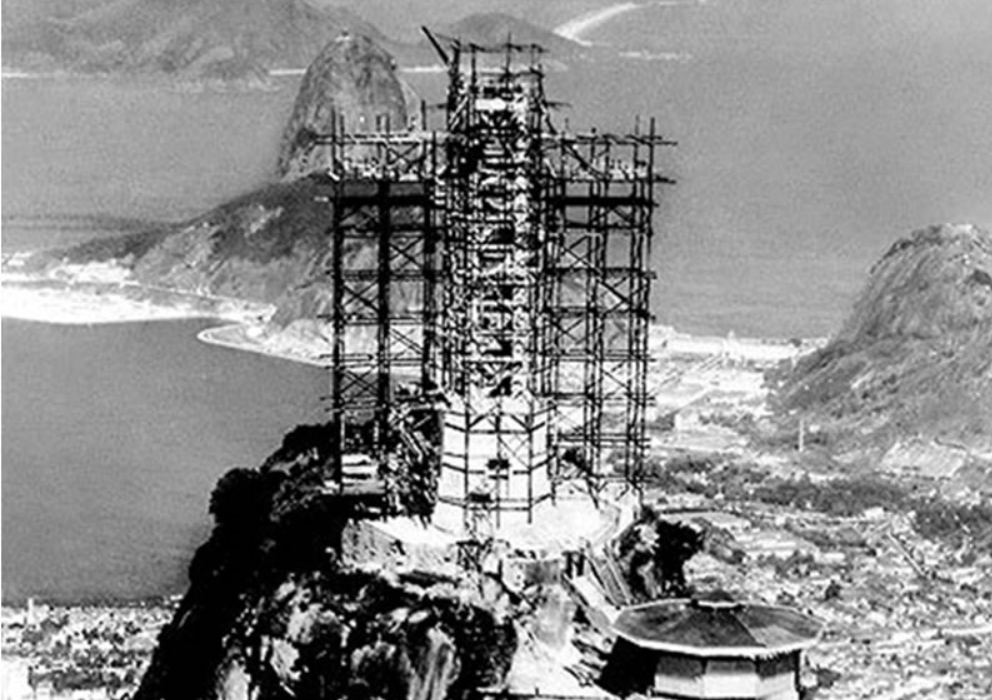 Статуя в лесах. Фото из открытого источника в Яндексе.