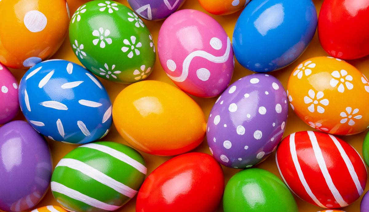 На Пасху красят яйца 