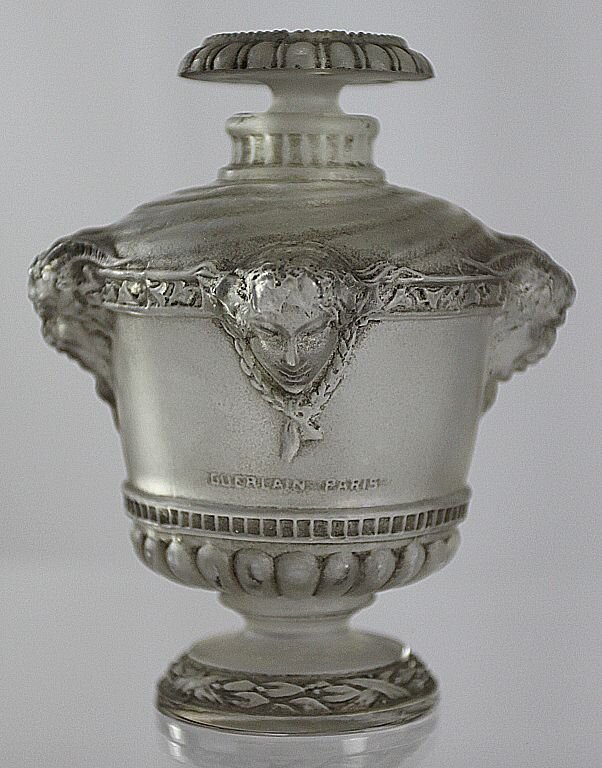 Bouquet de Faunes Guerlain — это аромат для женщин, он принадлежит к группе  Цветочные. Bouquet de Faunes выпущен в 1922 году. Парфюмер: Jacques Guerlain. Верхние ноты: Замша, Жасмин и Нероли; средние ноты: Жасмин, Амбра, Гвоздика (цветок), Ирис, Майоран, Роза, Иланг-иланг, Лаванда, Фиалка, Герань, Нероли и Розовое дерево; базовые ноты: Цибетин, Кастореум, Кожа, Мускус, Амбра, Табак, Ветивер, Бобы тонка, Пачули, Костус и Ваниль. Материал взят из свободного источника.