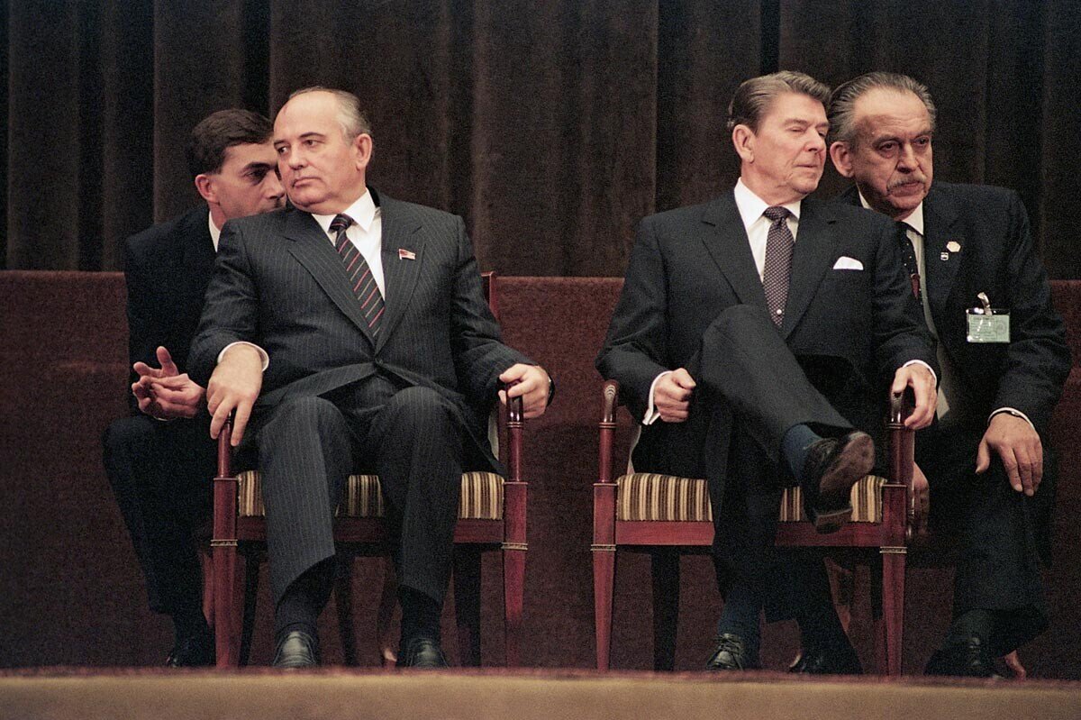 Советский лидер Михаил Горбачев и президент США Рональд Рейган. Bettmann/Getty Images