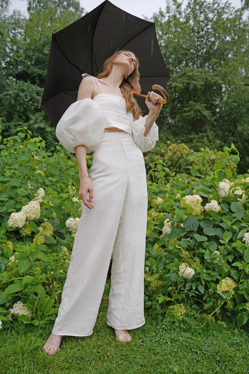 Комплект топ + брюки. 56500 рублей.