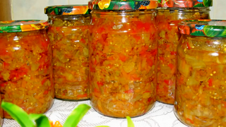 Обожаю эту икру из баклажанов. Как только начинается сезон, готовлю её и готовлю. У неё несравнимый ни с чем вкус.