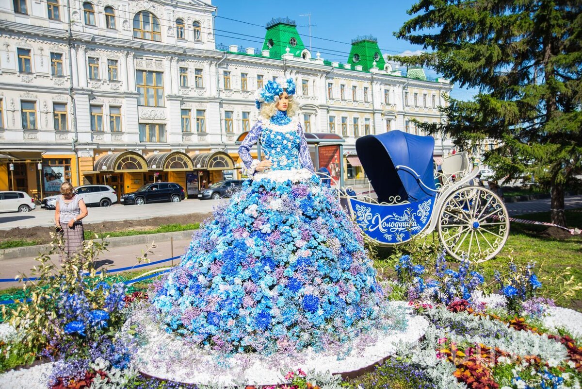 Цветочные инсталляции на день города