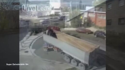 Появилось видео со спасением дальнобойщика из горящей фуры после ДТП - beton-krasnodaru.ru | Новости
