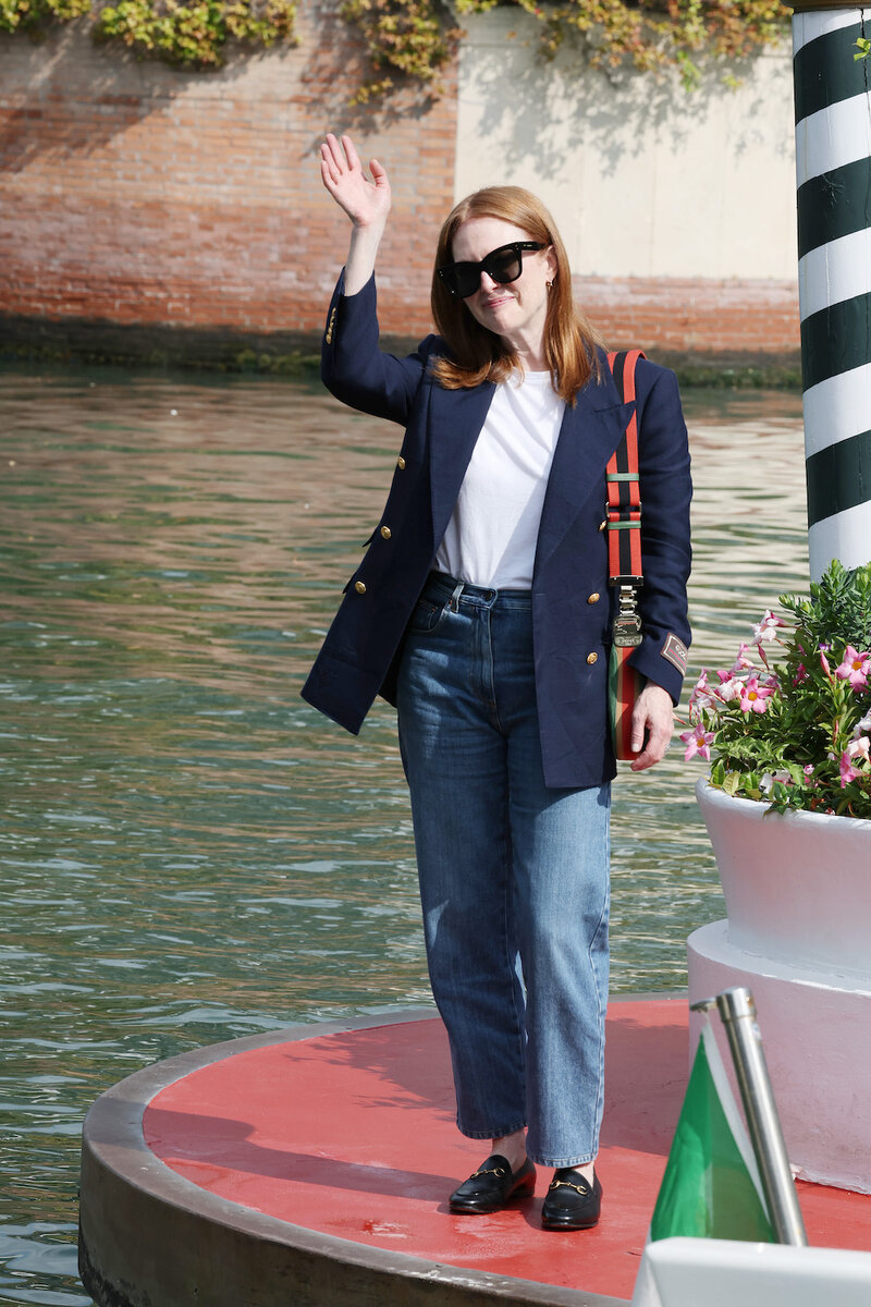     Джулианна Мур в Gucci