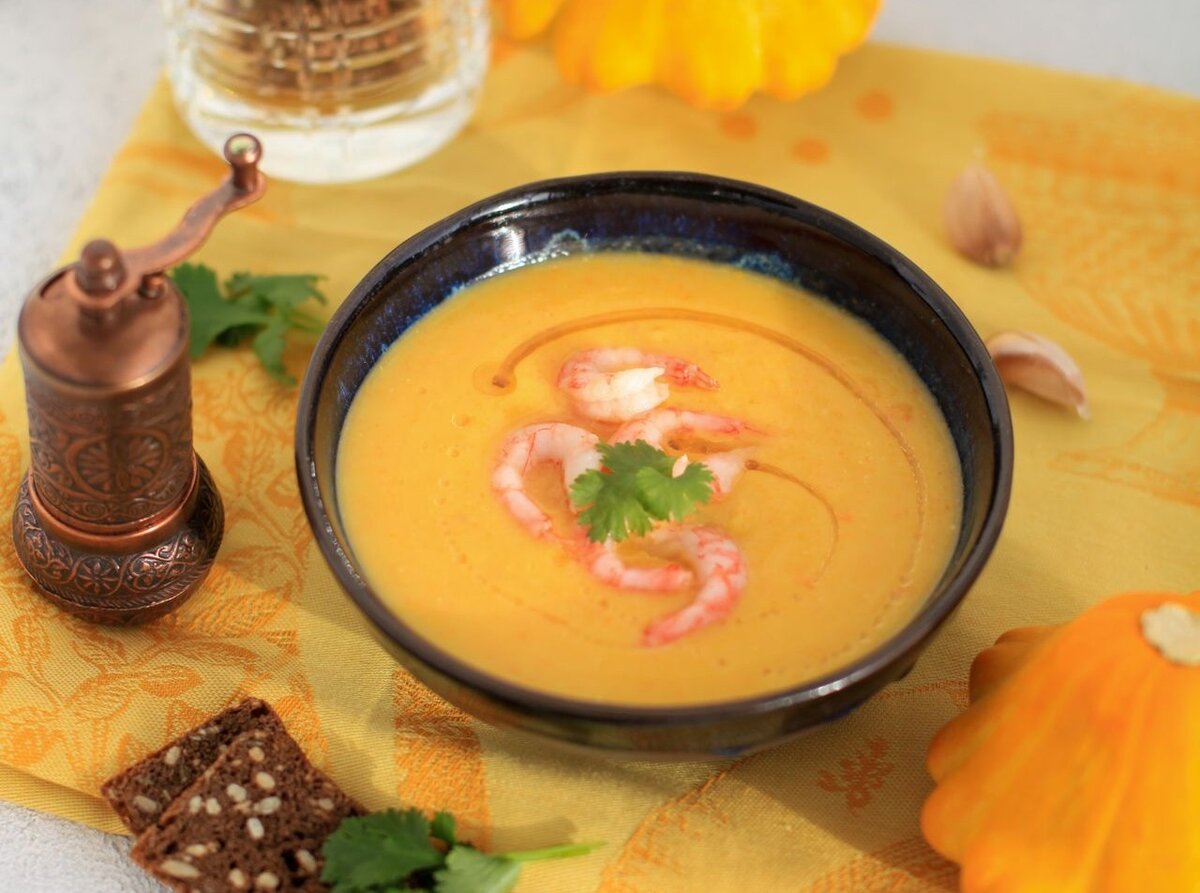 Суп-пюре из патиссонов от Даши Третьяковой. Рецепт здесь: https://t.me/wellness_hedonism