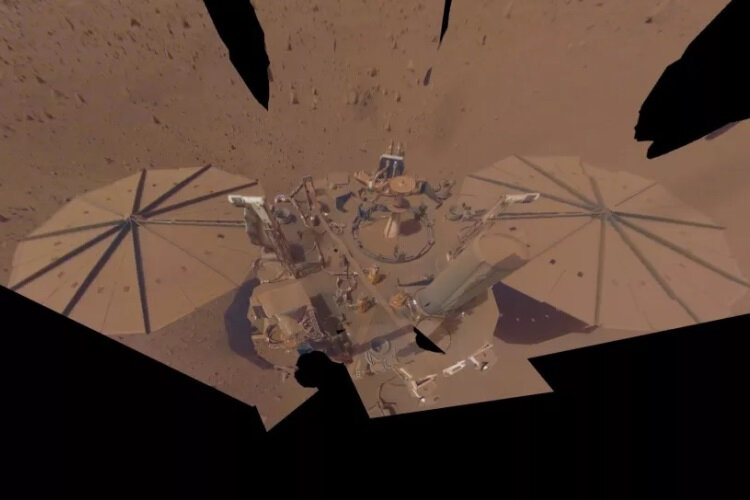    Последний селфи-снимок зонда InSight сделан 24 апреля 2022 года / источник изображения: NASA / JPL-Caltech