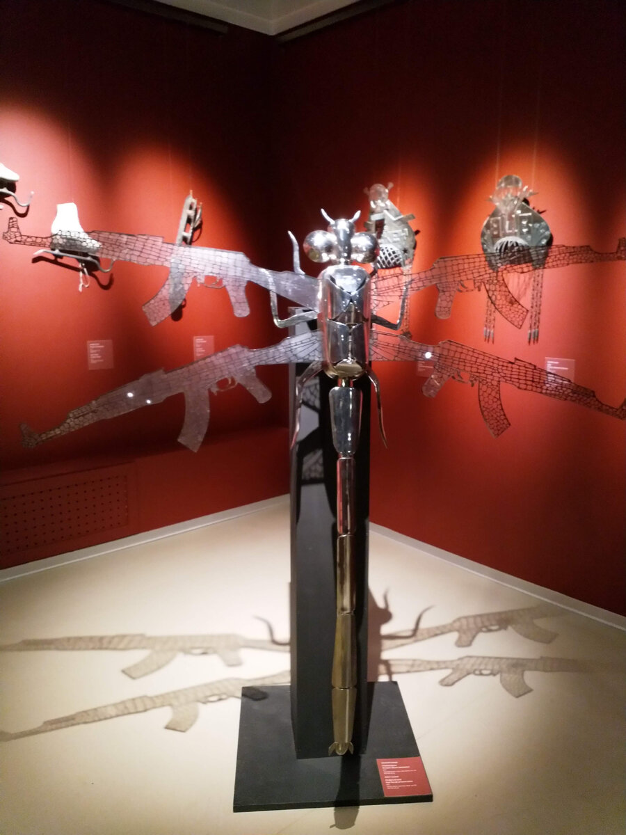 "Стрекодрон", Василий Слонов, 2011г., из экспонатов выставки "Русское"