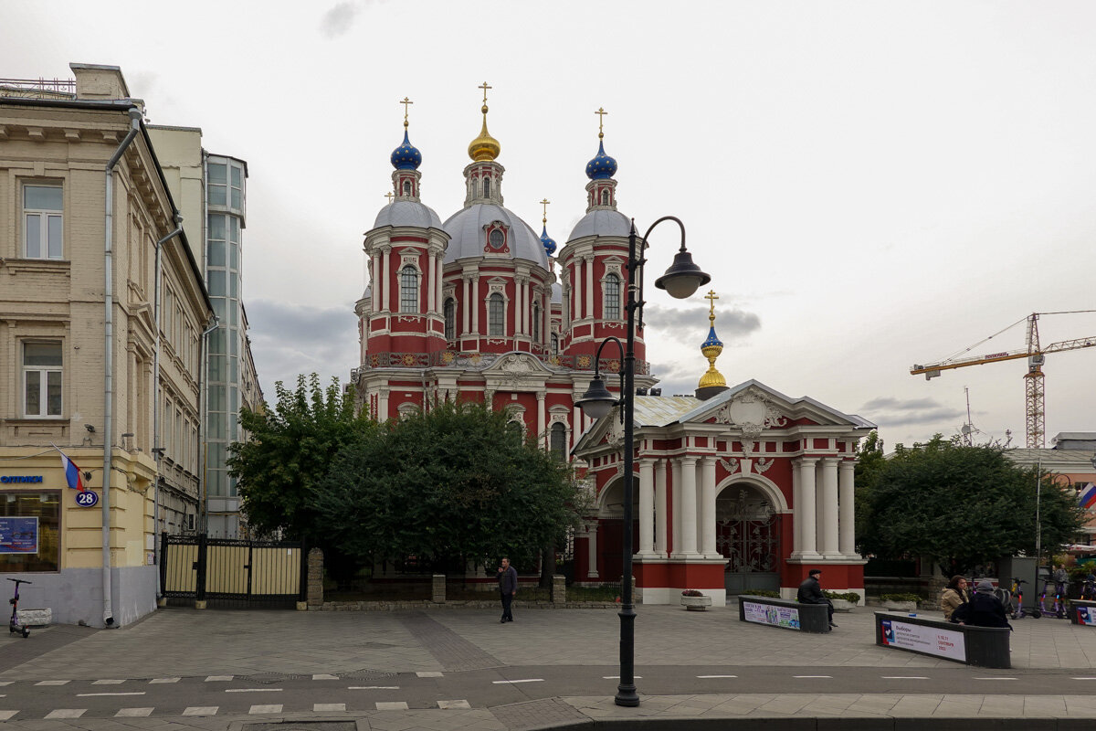 Пешеходная прогулка по центру Москвы. Дом из фильма Говорухина, памятник  удобрениям, очень вкусный магазин и многое другое | Самый главный  путешественник | Дзен