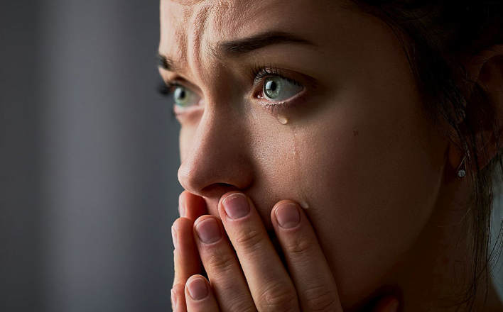 Слезы женщины в браке.