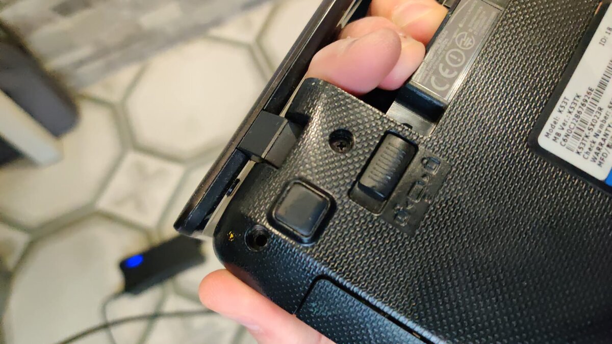 Оказывается, что потерян винтик