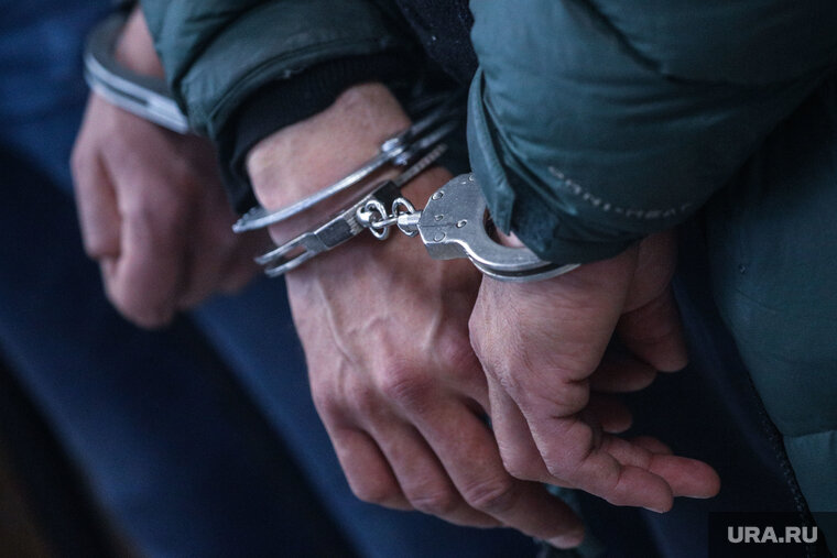    Согласно закону, судимые за тяжкие преступления могут быть мобилизованы