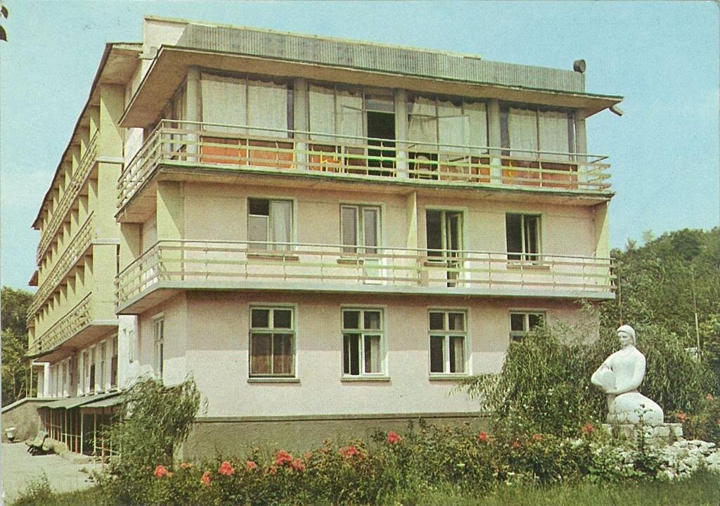Санаторий оказался непросто скучным, а самым унылым местом на земле, так его назвали девочки. (фото из открытых источников)