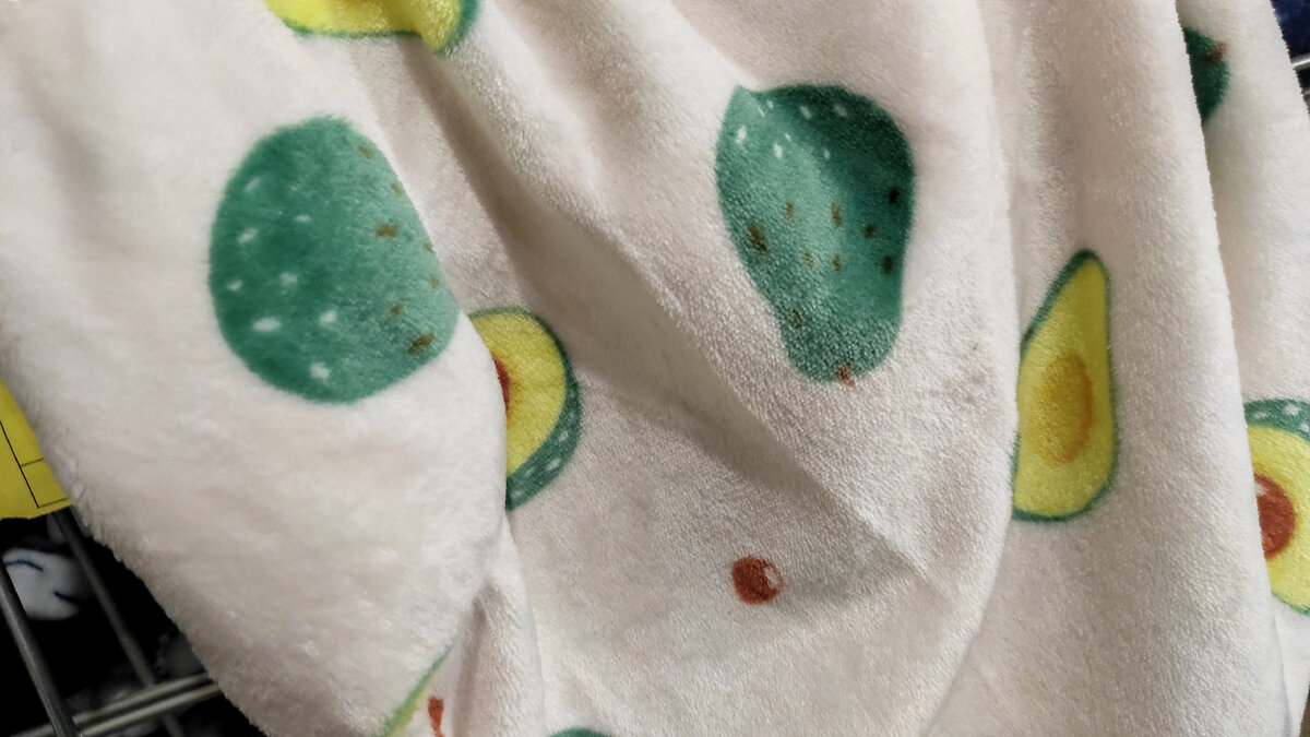 "Сити Текс". Халат с капюшоном, велсофт. Материал: полиэстер. Размер: 48-60. Цена: 923,44 р.