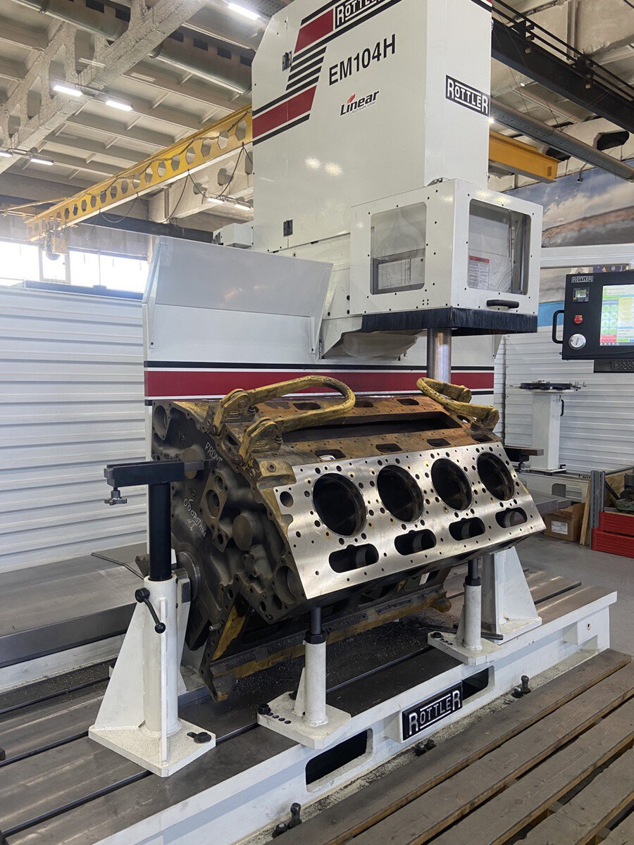 В 2022 году КОМЕК МАШИНЕРИ запустили восстановление блоков цилиндров двигателей объемом свыше 30 л. на станке Rottler F104A 
В чем преимущества оборудования перед аналогами?
Оборудование позволяет восстановить большие блоки цилиндров объемом свыше 30 литров, возможность восстановления в постелей коленчатого вала, плоскости прилегания головок блока цилиндров, расточки посадочного места под гильзу блока цилиндров.

Оборудование ввели в работу 1 марта.

На данном оборудовании производится механическая обработка блоков цилиндров:
1.    Komatsu SAA6D170-3(5)
2.    Komatsu SAA12V140-3
3.    Cummins KTA38
4.    Cummins KTA50
5.    Cummins QSK50 (60)
6.    CAT3412
7.    CAT3508
8.    CAT3512
9.    CAT3516

Сроки восстановления зависят от объема и сложности работ, в среднем занимает от 2-х до 10 рабочих дней.