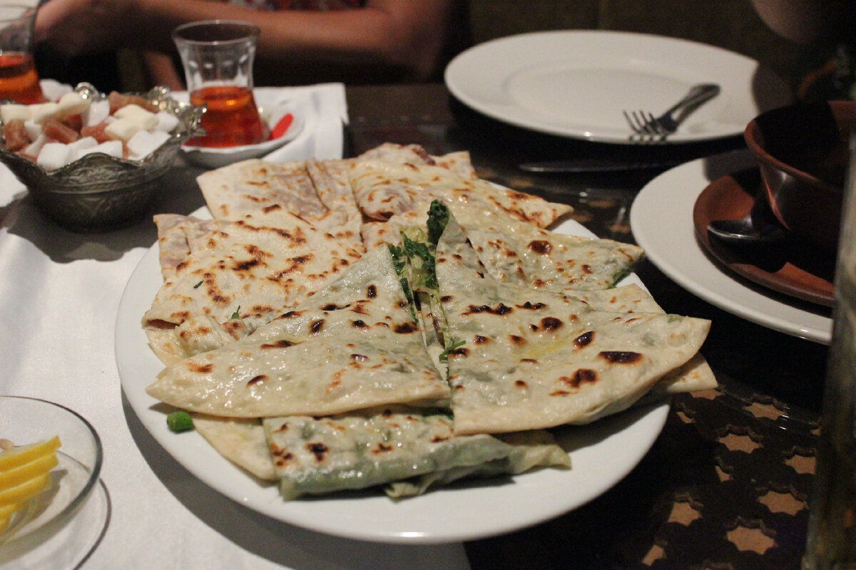 Чуду с зеленью. Цены от 50 до 250 рублей в зависимости от места.