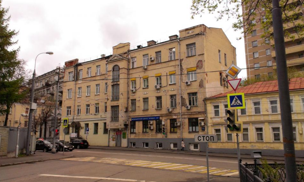 Большая Грузинская, 32. В правом нижнем углу Георгиевский сквер. Источник https://wikimapia.org.