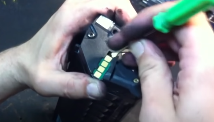 Фото 25. Устанавливаем картридж в аппарат