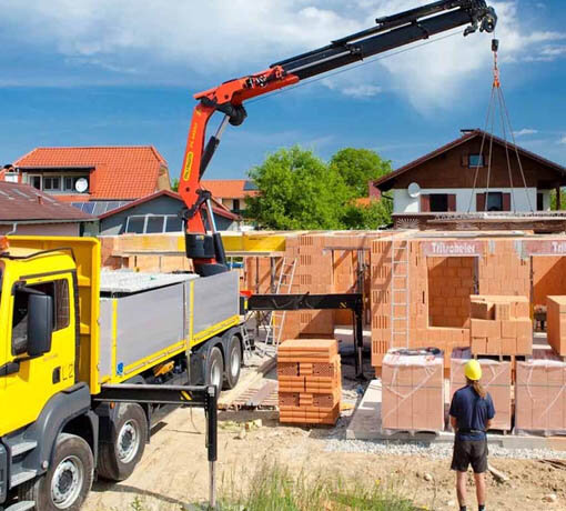 Перевозка кирпича, ЖБИ и других стройматериалов с помощью манипулятора