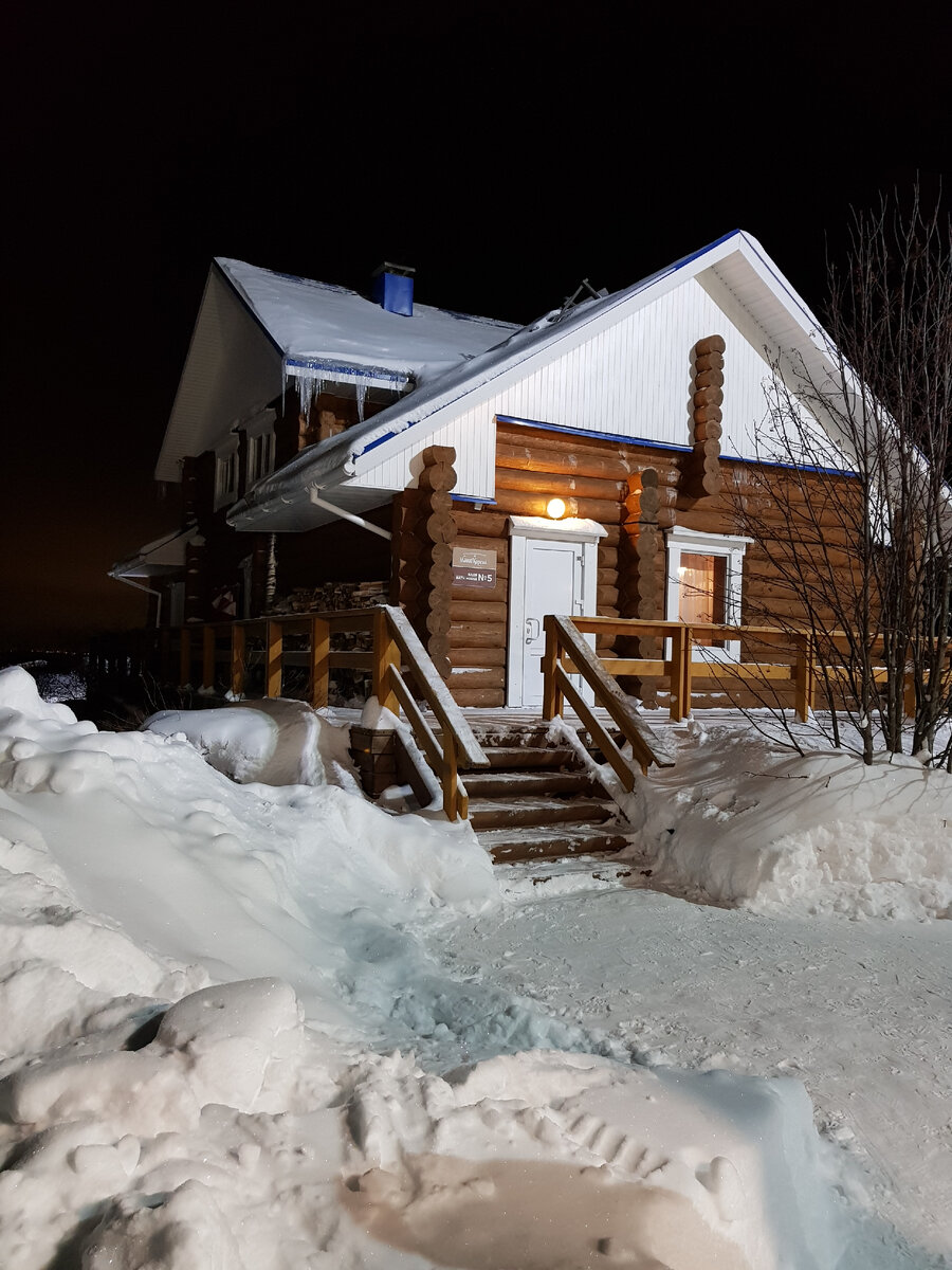 Вот она, банька, нас ждёт, натоплена!