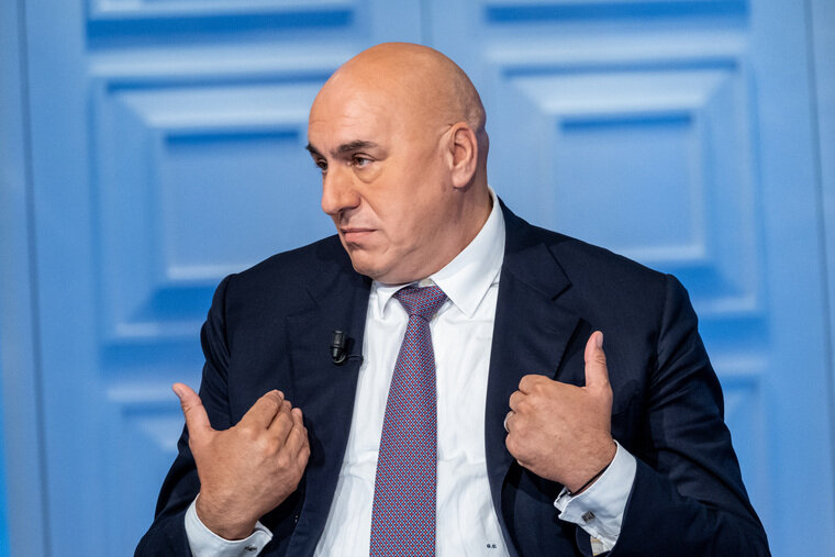    Министр обороны Италии Гвидо Кросетто оскорбил бывшего премьер-министра страны Джузеппе Конте