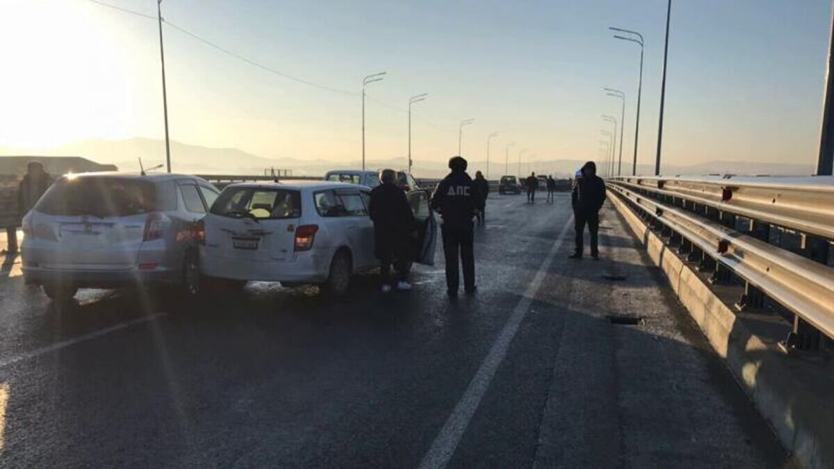    Массовое ДТП на мосту под Владивостоком© МВД РФ