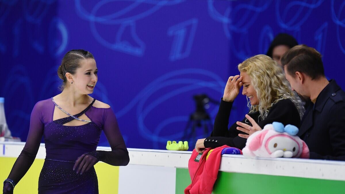    Камила Валиева и тренер Этери Тутберидзе© РИА Новости / Максим Богодвид