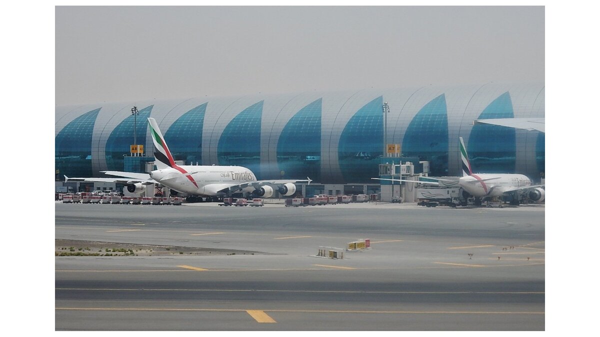    ! Самолеты авиакомпании Emirates в аэропорту Дубая© flickr.com / Michael Coghlan