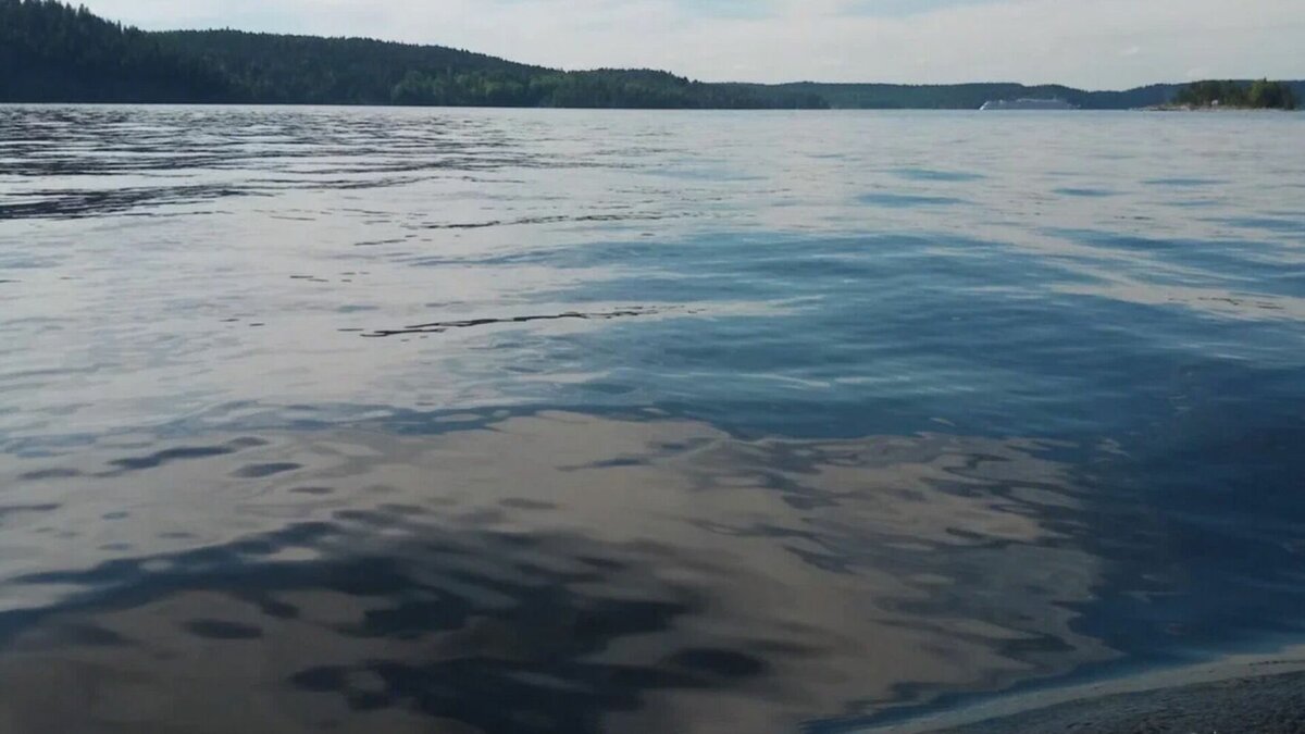    В Египте арестовали казанского моряка с его командой. Причиной стал провоз запрещенных в стране лекарств, о которых якобы экипаж не был осведомлен. Об этом пишет Telegram-канале Mash Iptash.