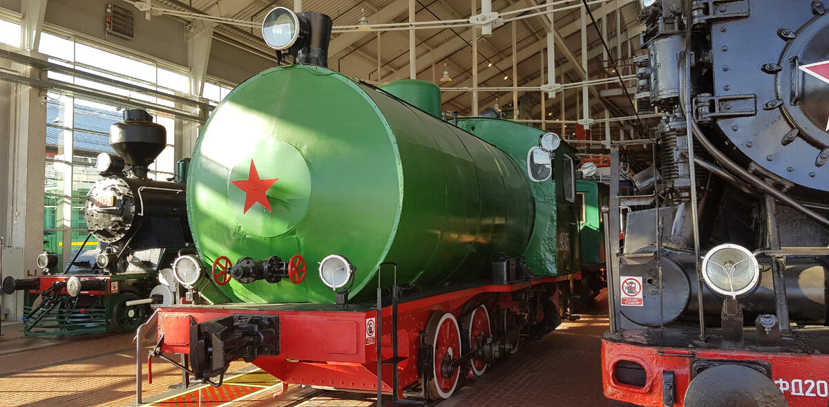 Бестопочный паровоз типа 0-3-0 №9305 в составе экспозиции в "Музее железных дорог России", С.-Петербург, Балтийский вокзал. Фото: Алексей Алексеев