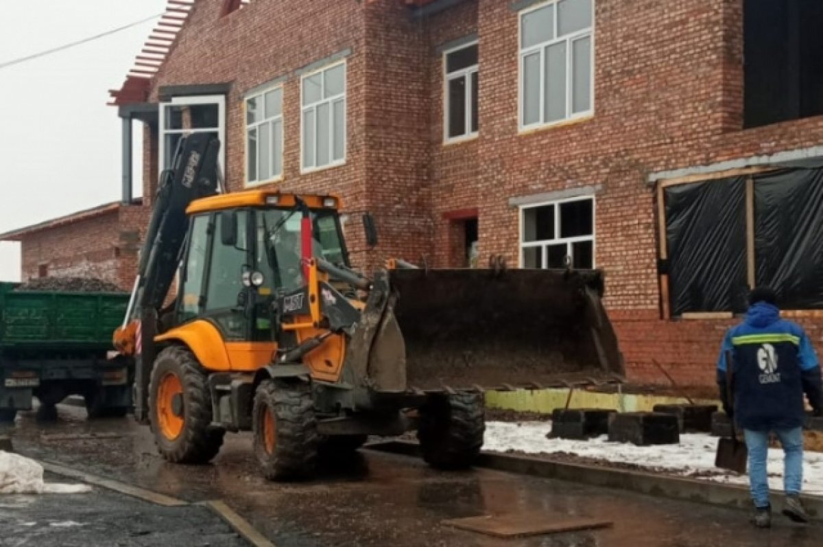    В Большеречье Омской области круглосуточно строят детсад на 101 место