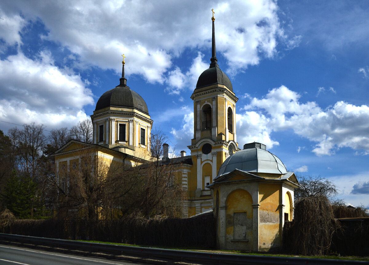 Никольский храм в селе Семёновское Ступинского района. Все фотографии и рисунки в статье мои
