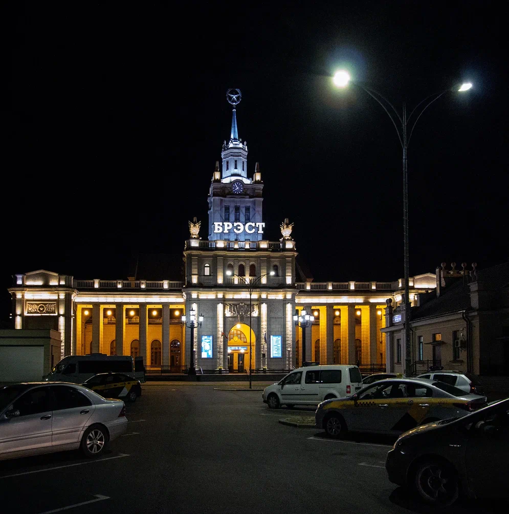 Новогодний Белорусский вояж с посещением Бреста». Беловежская пуща, Минск и  Брет ждут вас 2 января — отличная дата новогодней поездки! | РЖД Тур | Дзен