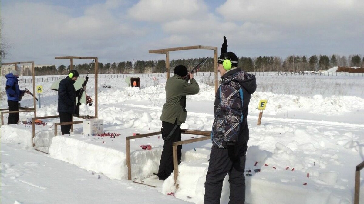     В социальных сетях жители Ижевска сообщили об отсутствии патронов на тренировках в школе стендовой стрельбы.